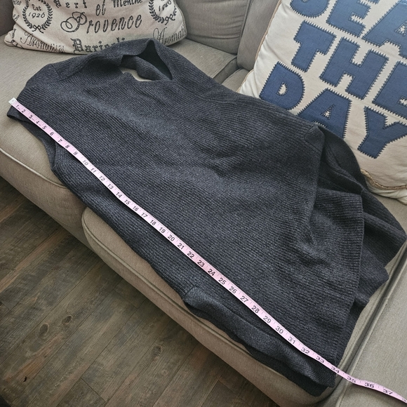 Aritzia WILFRED Gray Sleeveless Open Sweater Cardigan Vest Long Line 100% Wool - Picture 15 of 16